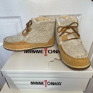NIB Minnetonka Torrey Boots